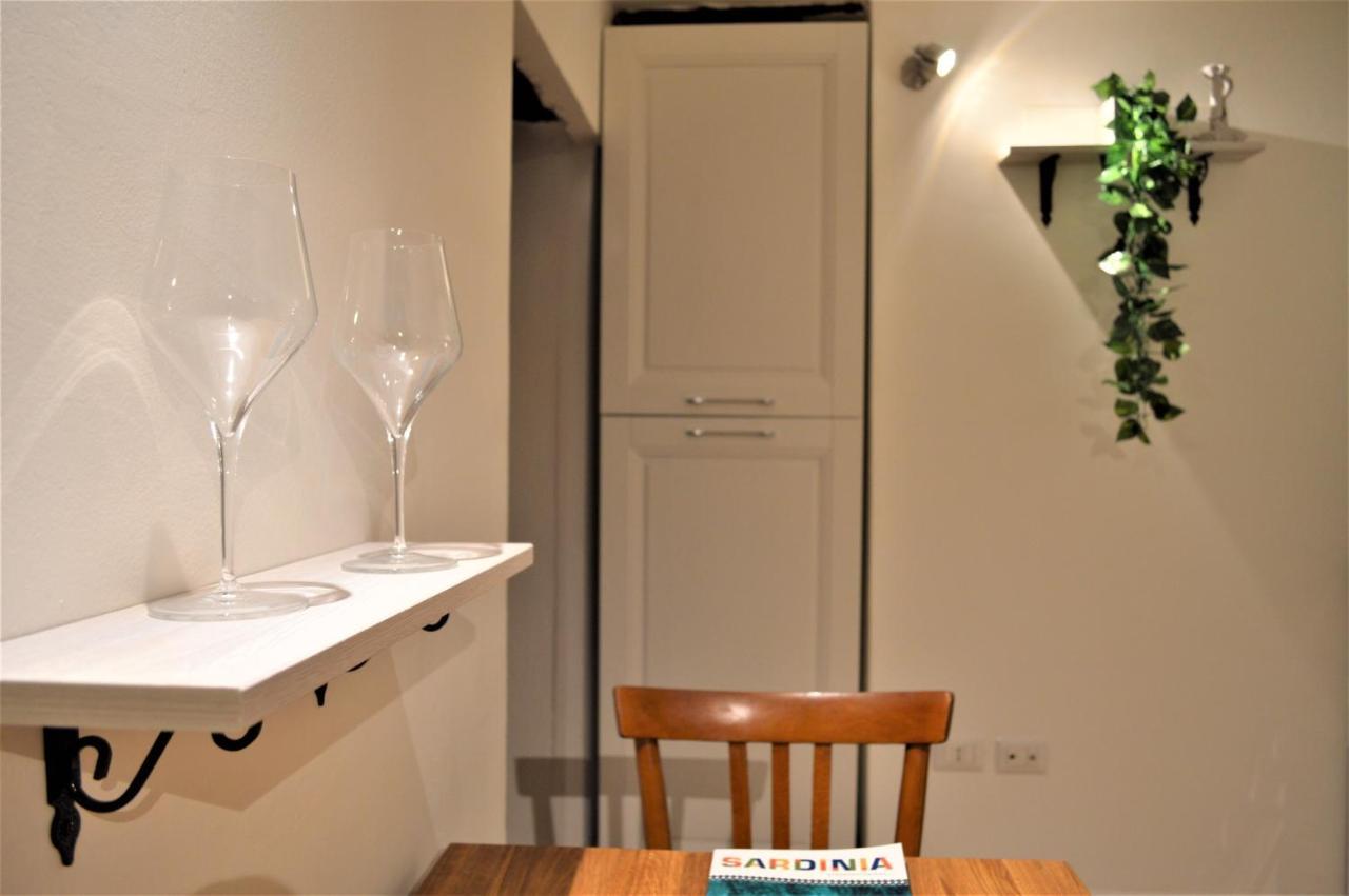 Domu 600 - Suite Mini Appartamento Cagliari Centro Storico Extérieur photo