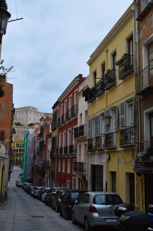 Domu 600 - Suite Mini Appartamento Cagliari Centro Storico Extérieur photo