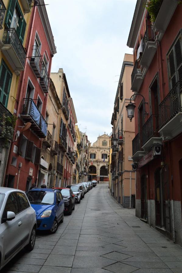 Domu 600 - Suite Mini Appartamento Cagliari Centro Storico Extérieur photo